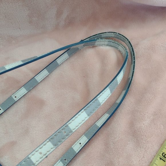 Guess Hand Bag - Picture 9 of 9